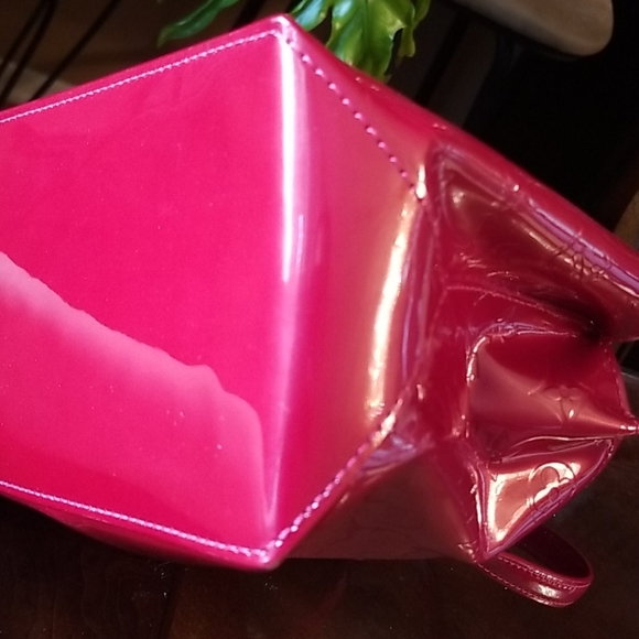 Lous Vuitton Vernis Wilshire PM Pomme D'amour - Picture 8 of 16